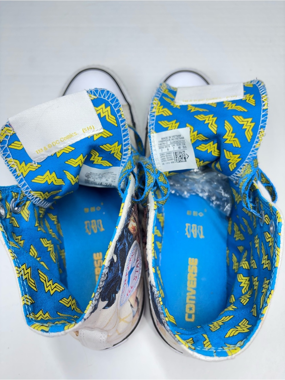 Wonder Woman High-Top Converse Sneakers Women’s 9 Men’s 7 Like New - Picture 8 of 11